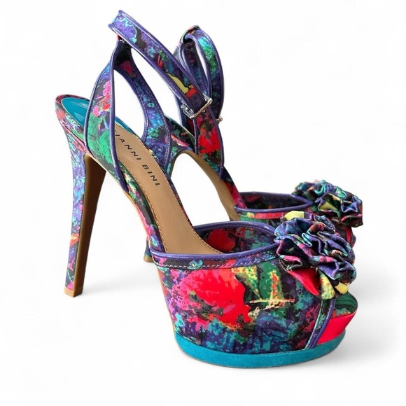 Gianni Bini Watercolor Platform Heels • Ruffle Peep Toe • Size 7.5 - Picture 3 of 9